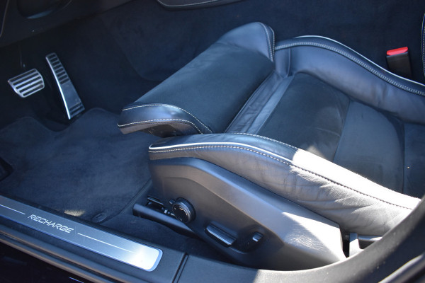 Volvo V90 T8 AWD 390PK Plug-in Hybrid R-Design | HUD | H&K | Trekhaak | Luchtvering | 360 camera | 19"LMV |