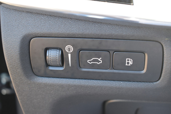 Volvo V90 T8 AWD 390PK Plug-in Hybrid R-Design | HUD | H&K | Trekhaak | Luchtvering | 360 camera | 19"LMV |