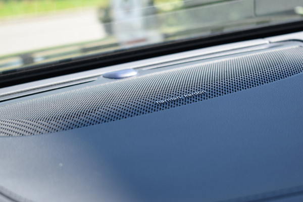 Volvo V90 T8 AWD 390PK Plug-in Hybrid R-Design | HUD | H&K | Trekhaak | Luchtvering | 360 camera | 19"LMV |