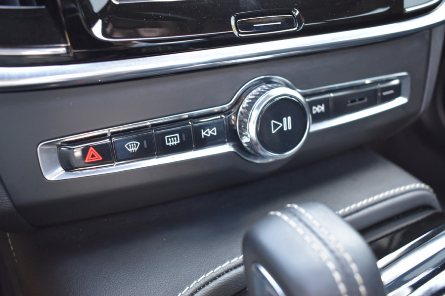 Volvo V90 T8 AWD 390PK Plug-in Hybrid R-Design | HUD | H&K | Trekhaak | Luchtvering | 360 camera | 19"LMV |
