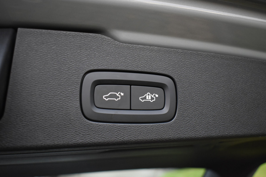 Volvo V60 T6 AWD 350PK Plug-in hybrid Plus Dark | Trekhaak | H&K | Contour stoelen | 360 Camera | 19"LMV |