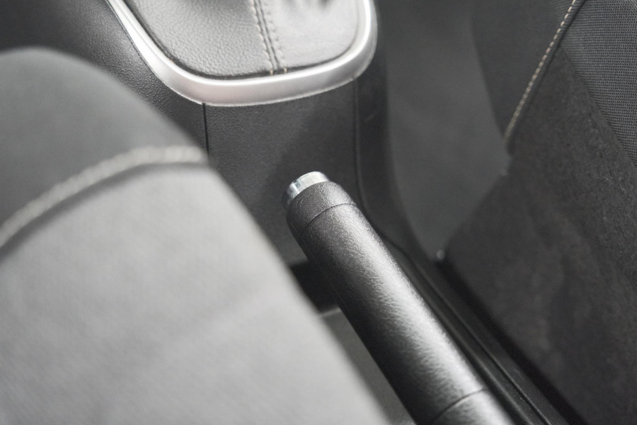 Citroën C3 PureTech 110 EAT6 Shine | Camera | Navigatie | Parkeersensoren | Apple Carplay | 17 Inch Lichtmetalen Velgen