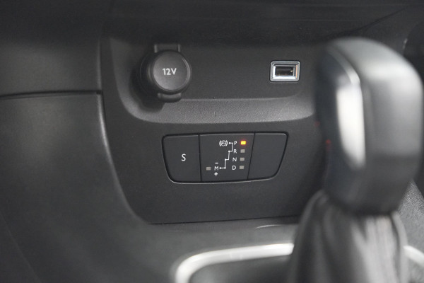 Citroën C3 PureTech 110 EAT6 Shine | Camera | Navigatie | Parkeersensoren | Apple Carplay | 17 Inch Lichtmetalen Velgen