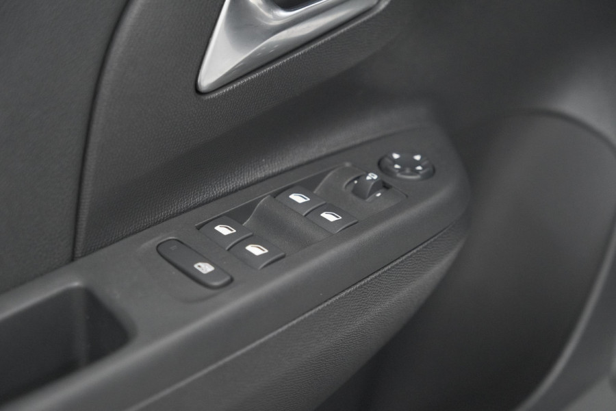 Opel Corsa 1.2 Turbo 100 Ultimate | Panoramadak | Camera | Dodehoekdetectie | Apple Carplay