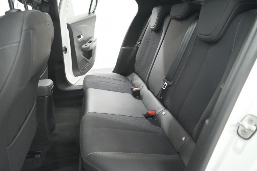 Opel Corsa 1.2 Turbo 100 Ultimate | Panoramadak | Camera | Dodehoekdetectie | Apple Carplay