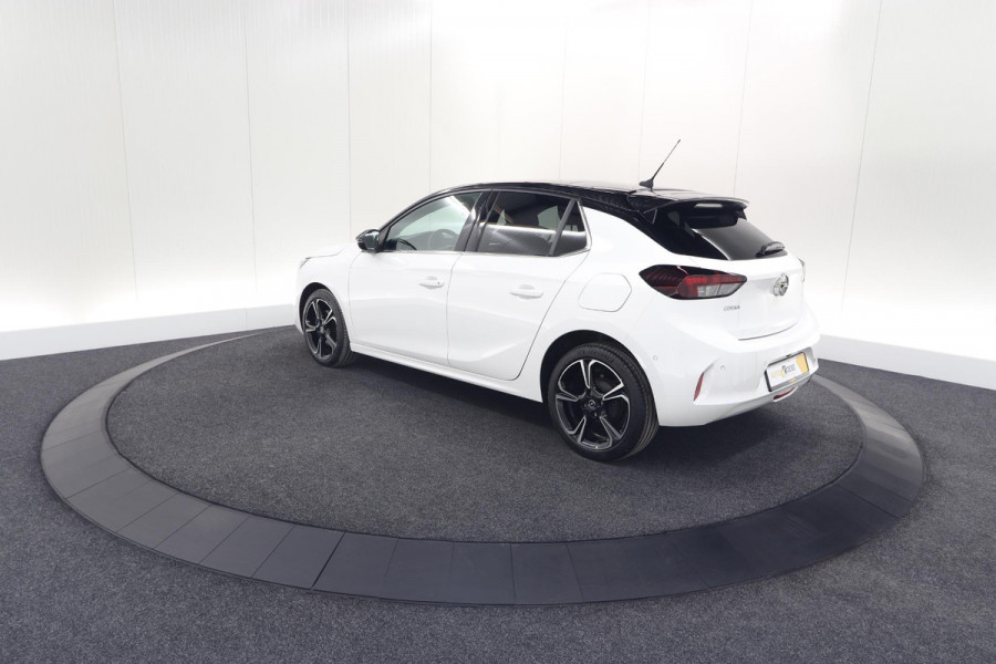 Opel Corsa 1.2 Turbo 100 Ultimate | Panoramadak | Camera | Dodehoekdetectie | Apple Carplay