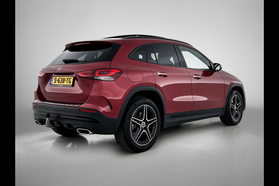 Mercedes-Benz GLA 250 e AMG Plug-In Hybride Panoramadak | 5 spaaks lichtmetalen velgen | elect. bed. Voorstoelen met memory | Trekhaak wegklapbaar | Navigatie | Parkig support met camera achter Inclusief 24 maanden Mercedes-Benz Certified garantie voor Europa.
