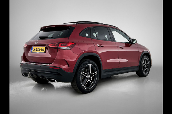 Mercedes-Benz GLA 250 e AMG Plug-In Hybride Panoramadak | 5 spaaks lichtmetalen velgen | elect. bed. Voorstoelen met memory | Trekhaak wegklapbaar | Navigatie | Parkig support met camera achter Inclusief 24 maanden Mercedes-Benz Certified garantie voor Europa.