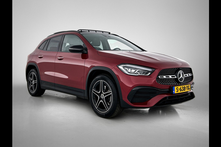 Mercedes-Benz GLA 250 e AMG Plug-In Hybride Panoramadak | 5 spaaks lichtmetalen velgen | elect. bed. Voorstoelen met memory | Trekhaak wegklapbaar | Navigatie | Parkig support met camera achter Inclusief 24 maanden Mercedes-Benz Certified garantie voor Europa.