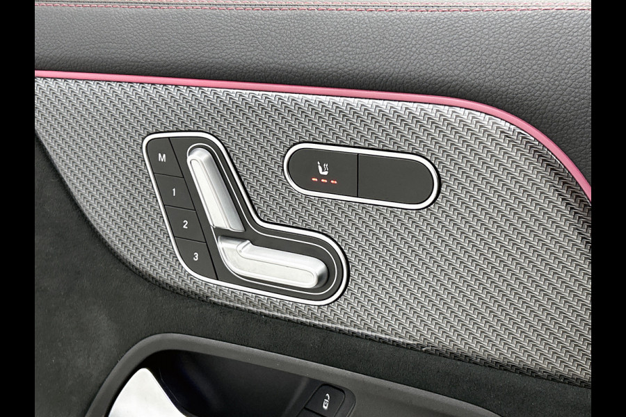 Mercedes-Benz GLA 250 e AMG Plug-In Hybride Panoramadak | 5 spaaks lichtmetalen velgen | elect. bed. Voorstoelen met memory | Trekhaak wegklapbaar | Navigatie | Parkig support met camera achter Inclusief 24 maanden Mercedes-Benz Certified garantie voor Europa.