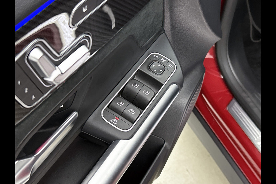Mercedes-Benz GLA 250 e AMG Plug-In Hybride Panoramadak | 5 spaaks lichtmetalen velgen | elect. bed. Voorstoelen met memory | Trekhaak wegklapbaar | Navigatie | Parkig support met camera achter Inclusief 24 maanden Mercedes-Benz Certified garantie voor Europa.