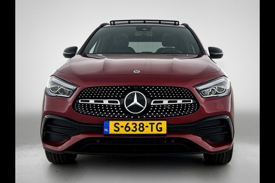 Mercedes-Benz GLA 250 e AMG Plug-In Hybride Panoramadak | 5 spaaks lichtmetalen velgen | elect. bed. Voorstoelen met memory | Trekhaak wegklapbaar | Navigatie | Parkig support met camera achter Inclusief 24 maanden Mercedes-Benz Certified garantie voor Europa.