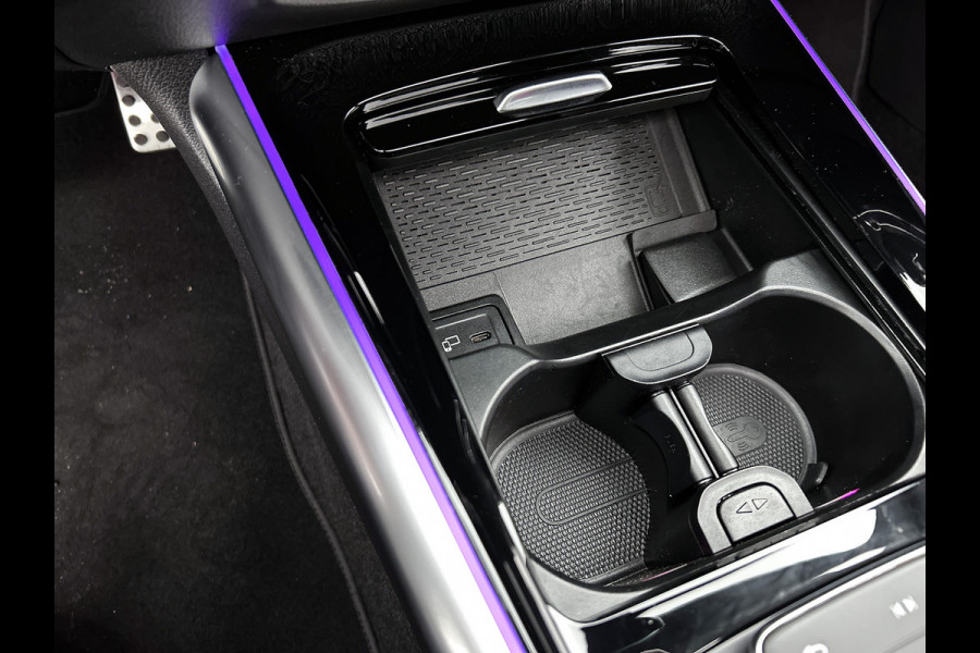 Mercedes-Benz GLA 250 e AMG Plug-In Hybride Panoramadak | 5 spaaks lichtmetalen velgen | elect. bed. Voorstoelen met memory | Trekhaak wegklapbaar | Navigatie | Parkig support met camera achter Inclusief 24 maanden Mercedes-Benz Certified garantie voor Europa.