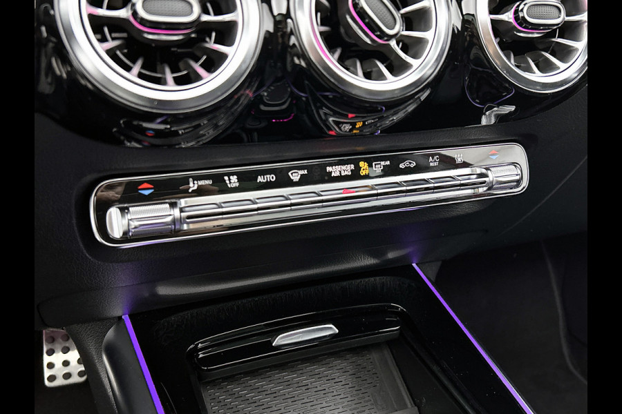 Mercedes-Benz GLA 250 e AMG Plug-In Hybride Panoramadak | 5 spaaks lichtmetalen velgen | elect. bed. Voorstoelen met memory | Trekhaak wegklapbaar | Navigatie | Parkig support met camera achter Inclusief 24 maanden Mercedes-Benz Certified garantie voor Europa.
