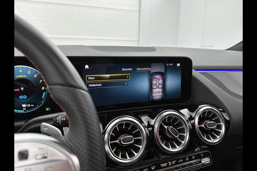 Mercedes-Benz GLA 250 e AMG Plug-In Hybride Panoramadak | 5 spaaks lichtmetalen velgen | elect. bed. Voorstoelen met memory | Trekhaak wegklapbaar | Navigatie | Parkig support met camera achter Inclusief 24 maanden Mercedes-Benz Certified garantie voor Europa.