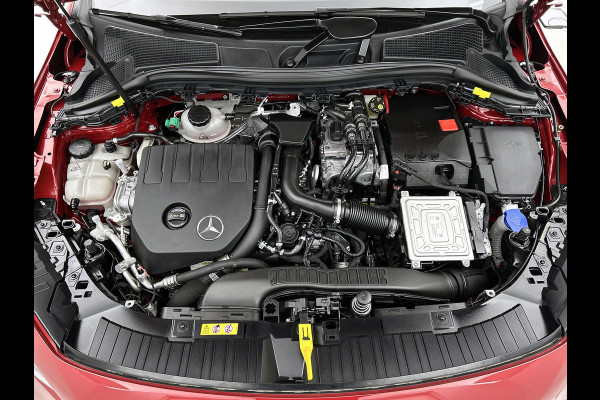 Mercedes-Benz GLA 250 e AMG Plug-In Hybride Panoramadak | 5 spaaks lichtmetalen velgen | elect. bed. Voorstoelen met memory | Trekhaak wegklapbaar | Navigatie | Parkig support met camera achter Inclusief 24 maanden Mercedes-Benz Certified garantie voor Europa.