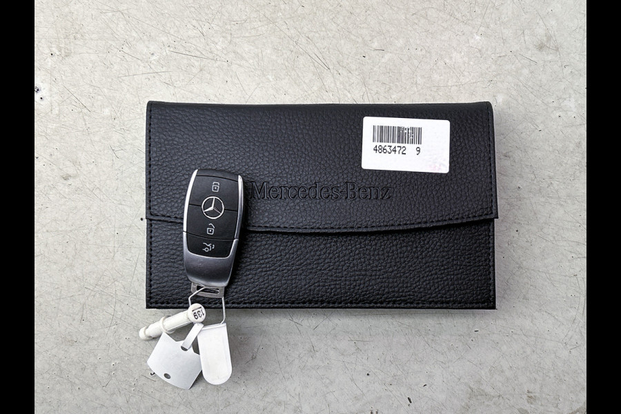 Mercedes-Benz GLA 250 e AMG Plug-In Hybride Panoramadak | 5 spaaks lichtmetalen velgen | elect. bed. Voorstoelen met memory | Trekhaak wegklapbaar | Navigatie | Parkig support met camera achter Inclusief 24 maanden Mercedes-Benz Certified garantie voor Europa.