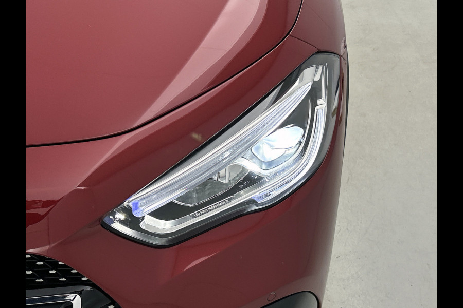 Mercedes-Benz GLA 250 e AMG Plug-In Hybride Panoramadak | 5 spaaks lichtmetalen velgen | elect. bed. Voorstoelen met memory | Trekhaak wegklapbaar | Navigatie | Parkig support met camera achter Inclusief 24 maanden Mercedes-Benz Certified garantie voor Europa.