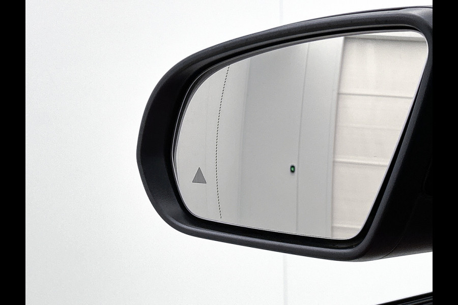 Mercedes-Benz GLA 250 e AMG Plug-In Hybride Panoramadak | 5 spaaks lichtmetalen velgen | elect. bed. Voorstoelen met memory | Trekhaak wegklapbaar | Navigatie | Parkig support met camera achter Inclusief 24 maanden Mercedes-Benz Certified garantie voor Europa.