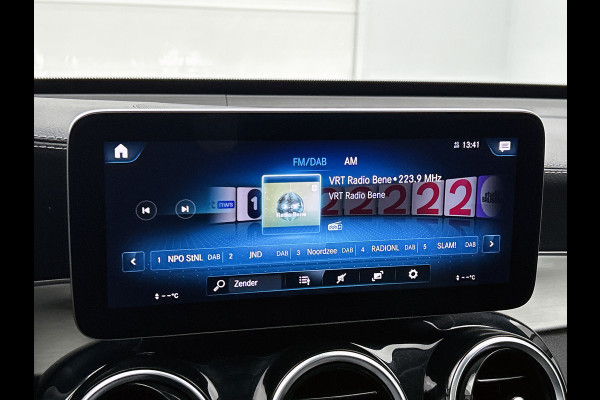 Mercedes-Benz GLC 300 e 4MATIC Business Solution AMG Panoramadak | 5 spaaks AMG lichtmetalen velgen | Treeplanken | Navigatie | Parking support | Inclusief 24 maanden MB Certified garantie voor Europa.
