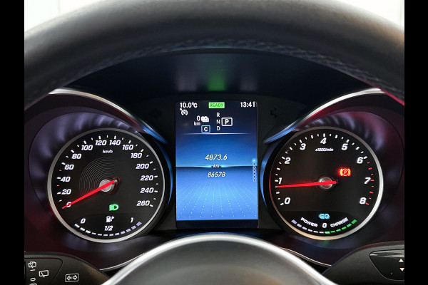 Mercedes-Benz GLC 300 e 4MATIC Business Solution AMG Panoramadak | 5 spaaks AMG lichtmetalen velgen | Treeplanken | Navigatie | Parking support | Inclusief 24 maanden MB Certified garantie voor Europa.