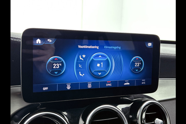 Mercedes-Benz GLC 300 e 4MATIC Business Solution AMG Panoramadak | 5 spaaks AMG lichtmetalen velgen | Treeplanken | Navigatie | Parking support | Inclusief 24 maanden MB Certified garantie voor Europa.