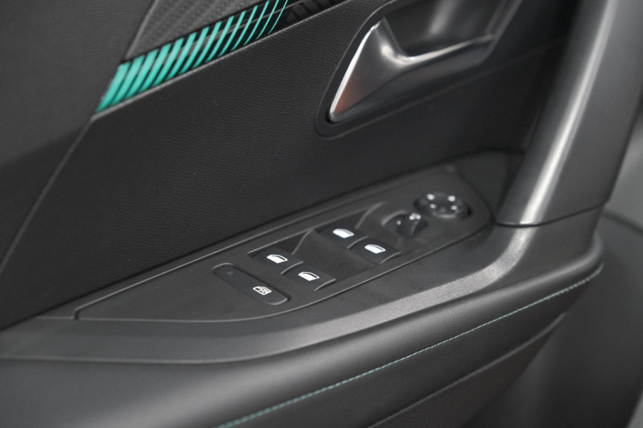 Peugeot e-2008 EV Allure Pack 50 kWh | 3 Fase Laadfunctie | Parkeersensoren | Apple Carplay | Climate Control