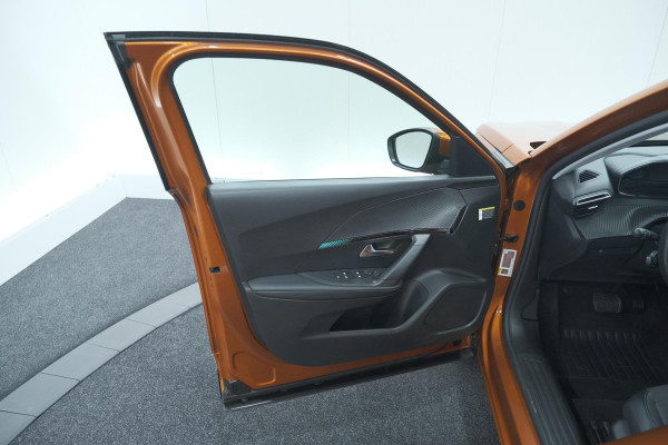 Peugeot e-2008 EV Allure Pack 50 kWh | 3 Fase Laadfunctie | Parkeersensoren | Apple Carplay | Climate Control