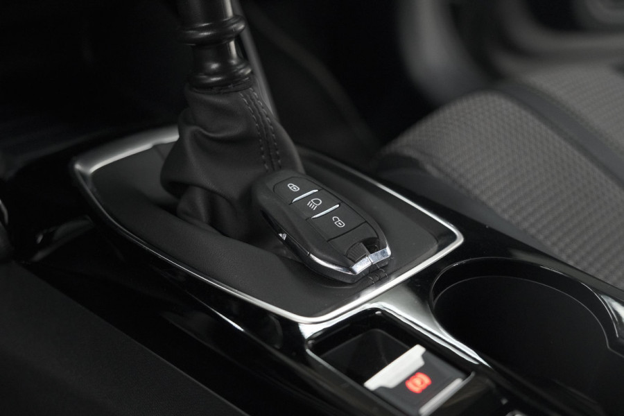 Peugeot 208 PureTech 100 GT | Camera | Adaptieve Cruise Control | Navigatie | Apple Carplay