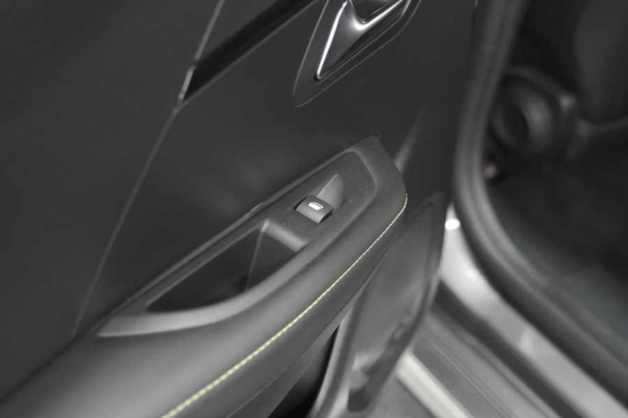 Peugeot 208 PureTech 100 GT | Camera | Adaptieve Cruise Control | Navigatie | Apple Carplay