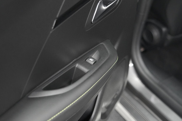 Peugeot 208 PureTech 100 GT | Camera | Adaptieve Cruise Control | Navigatie | Apple Carplay