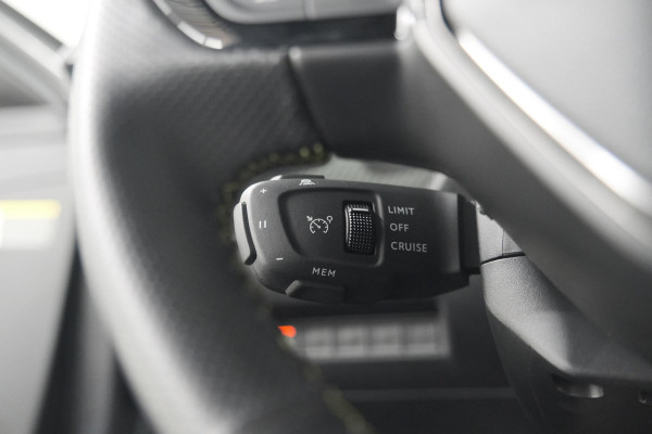 Peugeot 208 PureTech 100 GT | Camera | Adaptieve Cruise Control | Navigatie | Apple Carplay