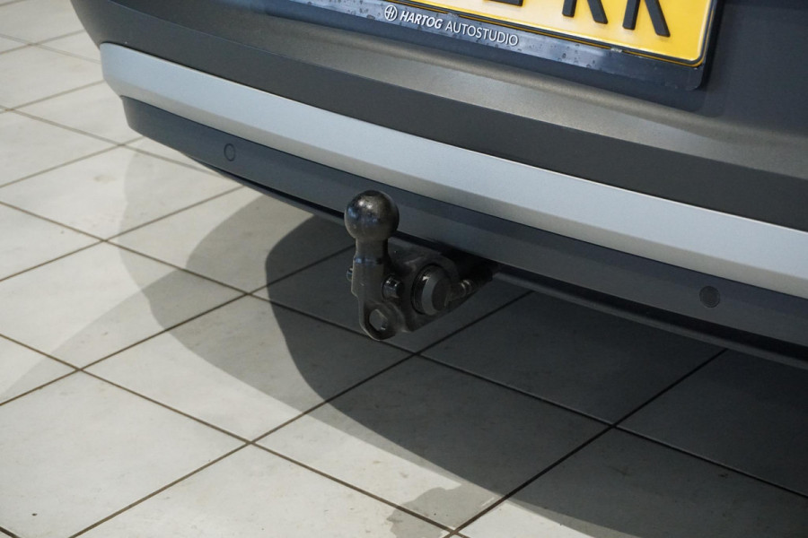 Volkswagen ID.4 First 77 kWh + WEGKLAPBARE TREKHAAK / STUURVERWARMING / VOORKLIMATISERING