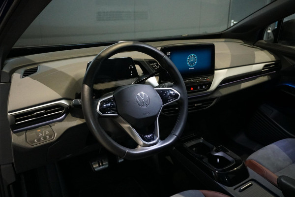 Volkswagen ID.4 First 77 kWh + WEGKLAPBARE TREKHAAK / STUURVERWARMING / VOORKLIMATISERING
