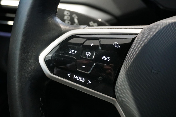 Volkswagen ID.4 First 77 kWh + WEGKLAPBARE TREKHAAK / STUURVERWARMING / VOORKLIMATISERING