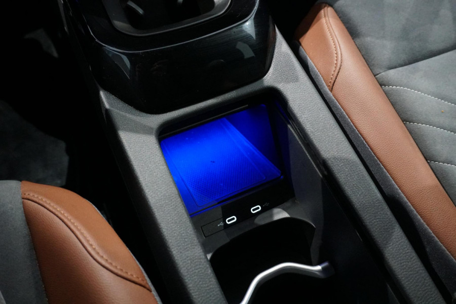 Volkswagen ID.4 First 77 kWh + WEGKLAPBARE TREKHAAK / STUURVERWARMING / VOORKLIMATISERING