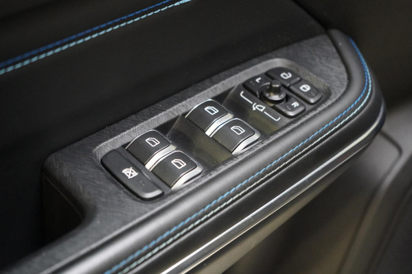 Lynk & Co 01 1.5 | Zwart optiek | Panoramadak | Navigatie | Memory | Apple CarPlay