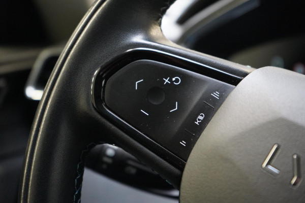 Lynk & Co 01 1.5 | Zwart optiek | Panoramadak | Navigatie | Memory | Apple CarPlay