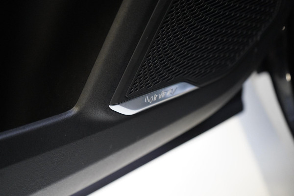 Lynk & Co 01 1.5 | Zwart optiek | Panoramadak | Navigatie | Memory | Apple CarPlay