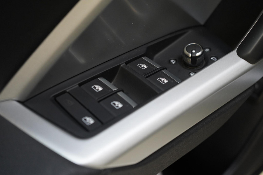 Audi Q3 Sportback 35 TFSI S Edition | Trekhaak | Panoramadak | Apple Carplay | Stoelverwarming | Drive Select