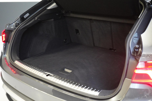 Audi Q3 Sportback 35 TFSI S Edition | Trekhaak | Panoramadak | Apple Carplay | Stoelverwarming | Drive Select