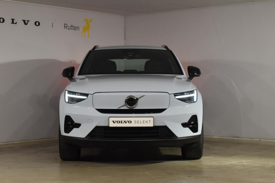 Volvo EX40 252PK Single Motor Extended Range Plus 82 kWh Navigatie / Camera / Adaptive Cruise control / Stuur & Stoelverwarming / Trekhaak / Elektr. achterklep / 19" LM Velgen