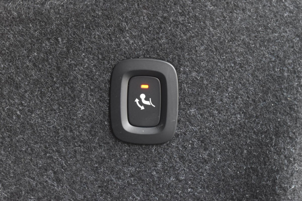 Volvo EX40 252PK Single Motor Extended Range Plus 82 kWh Navigatie / Camera / Adaptive Cruise control / Stuur & Stoelverwarming / Trekhaak / Elektr. achterklep / 19" LM Velgen