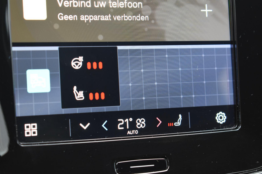 Volvo EX40 252PK Single Motor Extended Range Plus 82 kWh Navigatie / Camera / Adaptive Cruise control / Stuur & Stoelverwarming / Trekhaak / Elektr. achterklep / 19" LM Velgen