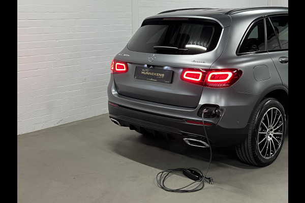 Mercedes-Benz GLC 300e 4MATIC *17.762KM | AMG | Open dak | Adaptive cruise | Stoel-/stuurverwarming