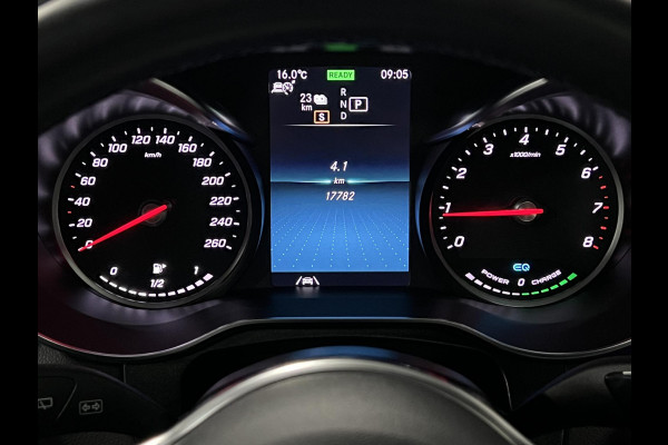 Mercedes-Benz GLC 300e 4MATIC *17.762KM | AMG | Open dak | Adaptive cruise | Stoel-/stuurverwarming