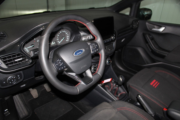 Ford Fiesta 1.0-125pk EcoBoost Mild-Hybrid ST-Line. Luxe, sportieve en goed onderhouden Fiesta ! Autm. airco, Cruise control, Lane assist, 17" Lmv, Parkeersensoren Achter, Metallic lak, Navigatie by Apple/Android, LED verlichting etc.