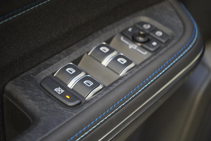 Lynk & Co 01 1.5 | Zwart optiek | Panoramadak | Navigatie | Memory | Apple CarPlay