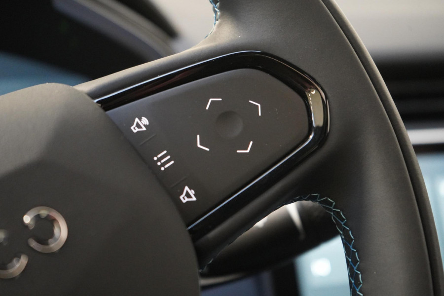 Lynk & Co 01 1.5 | Zwart optiek | Panoramadak | Navigatie | Memory | Apple CarPlay