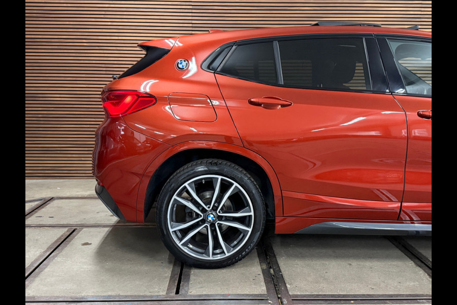 BMW X2 SDrive18i High Executive | M-Pakket | Pano | HUD | 19' inch | Alcantara | Navigatie | LED